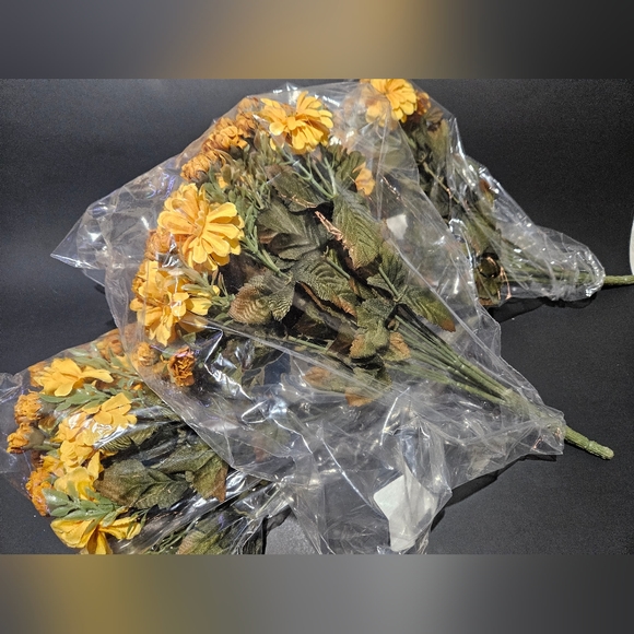 9pack Mum Variety Bouquets - Picture 4 of 14